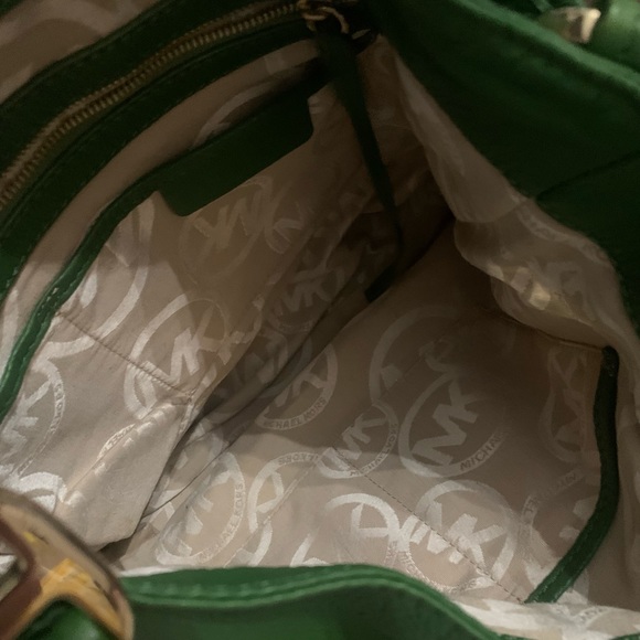 Michael Kors Push Lock Shoulder Tote Genuine Pebble Leather EUC - Picture 4 of 8